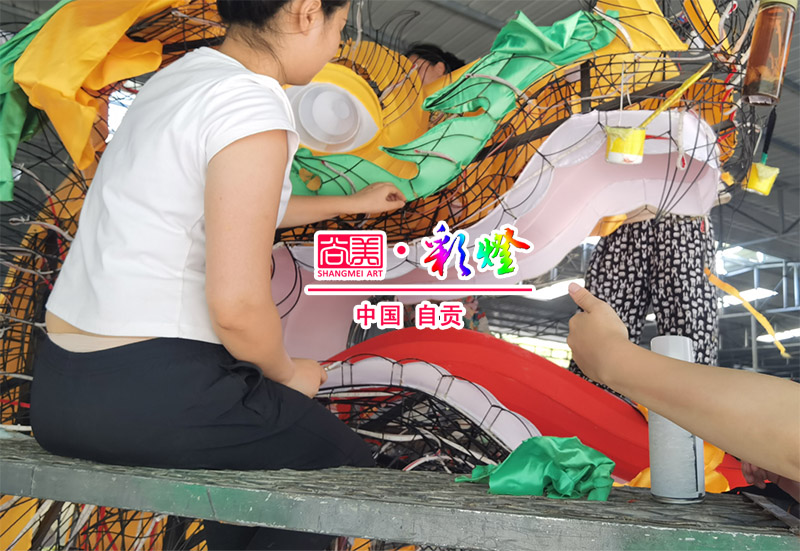 自貢彩燈廠家作業(yè)現(xiàn)場
